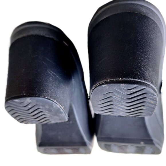 Black Crocs Women's Sarah Clogs Size 10 NICE - Picture 10 of 11